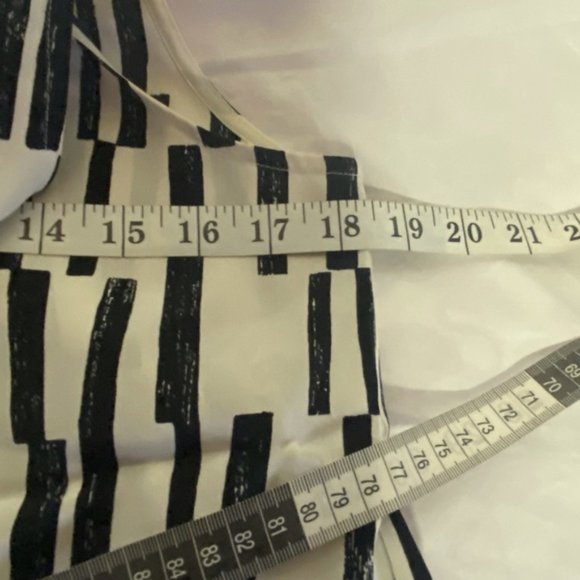 Vince Silk Top. 🎁 - Picture 4 of 5